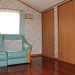 居室とソファー